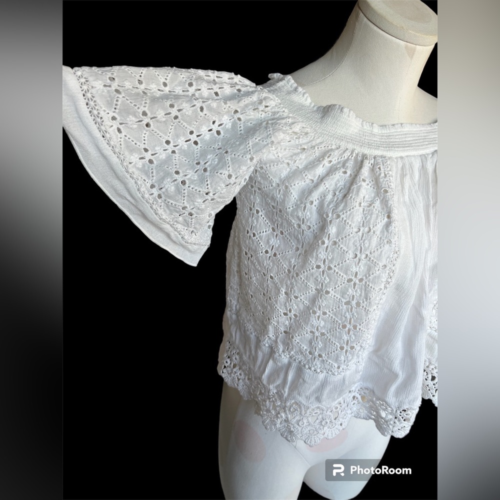 🎉HP🎉 Lovers + Friends White Eyelet Blouse Size S - Picture 3 of 7